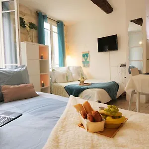 https://charmant-studio-25-m2-centre-ville-avignon.aixenprovencehotels.org