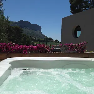 https://by-cassis.fr-provencehotel.com
